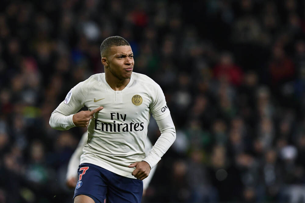 普京视察俄西部集团军部队，听取一线战场报告